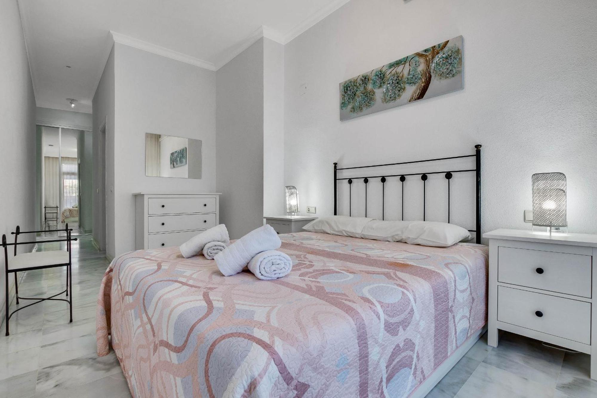 Apartamento Para 6 Con Wifi, Ac, Piscina Y Parking Gratis ベナルマデナ エクステリア 写真